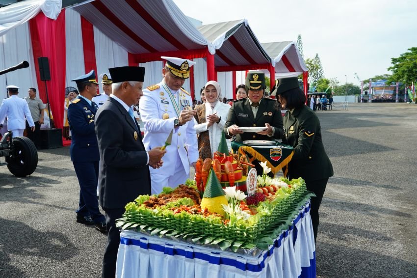 703 Prajurit Getarkan Dermaga Belawan: TNI Kuat Bersama Rakyat