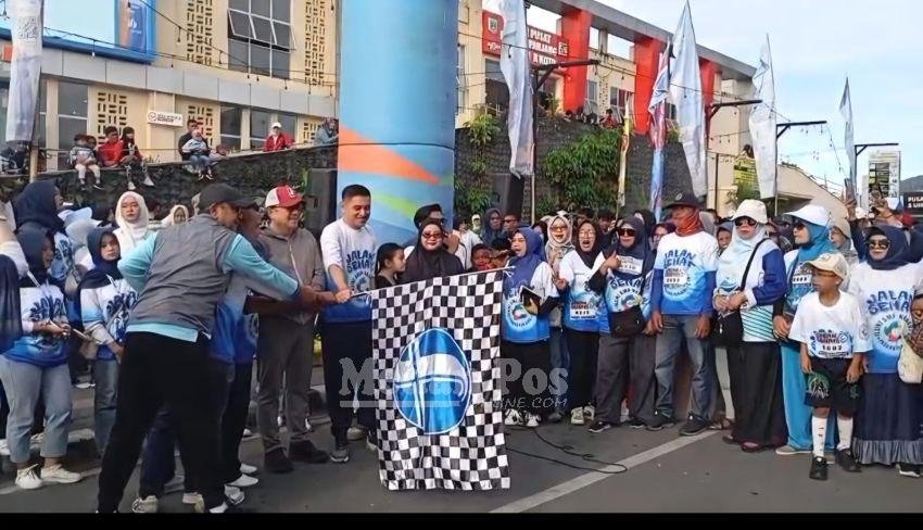 Irman Gusman Lepas Ribuan Peserta Jalan Santai, Panitia Sediakan Hadiah Menarik