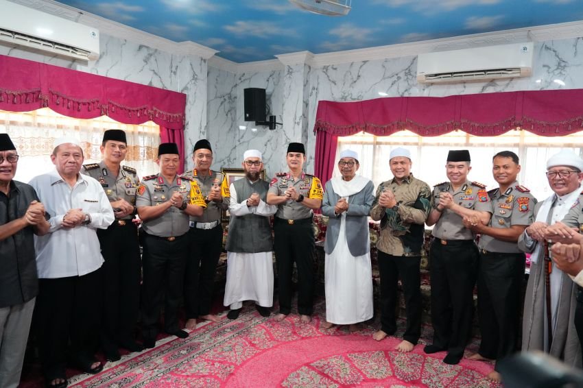 Ka SPN Polda Sumut Dampingi Kapolda Berikan Wawasan Kebangsaan di UMSU dan Silaturahmi ke Pesantren