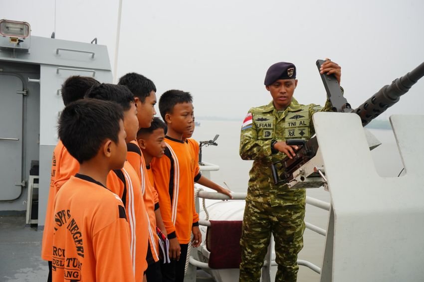 Tumbuhkan Jiwa Bahari Diatas Geladak Kapal Perang, Ratusan Pelajar Kobarkan Semangat Cinta Laut Di Kodaeral I