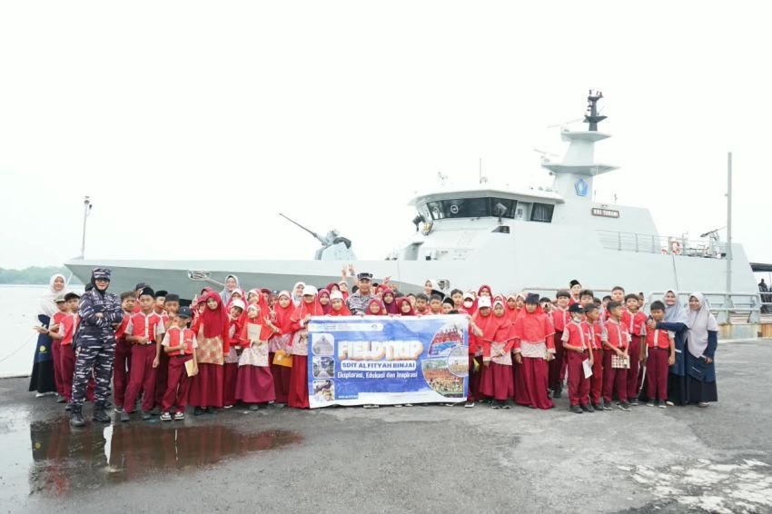 Belajar Tak Hanya Di Kelas, Siswa SD Al Fityah Binjai Jelajahi Wawasan Kemaritiman di KRI Torani