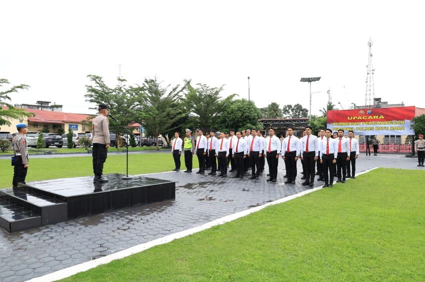 35 Personel  Berprestasi, Apresiasi Dedikasi dan Profesionalisme Terima Penghargaan Dari  Polres Batu Bara