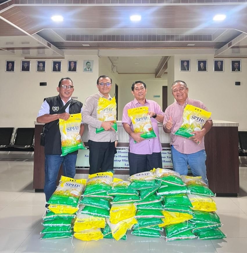 Maruli Siahaan Berikan Tali Kasih 50 Karung Beras Untuk Jemaat Pada Puncak Jubileum Ke 75 HKBP Distrik X Medan-Aceh
