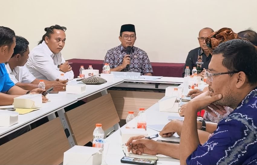 Penrad Siagian Desak Pemprov Sumut dan Pemkab Simalungun Segera Atasi KJA Penghambat Akses Warga Haranggaol