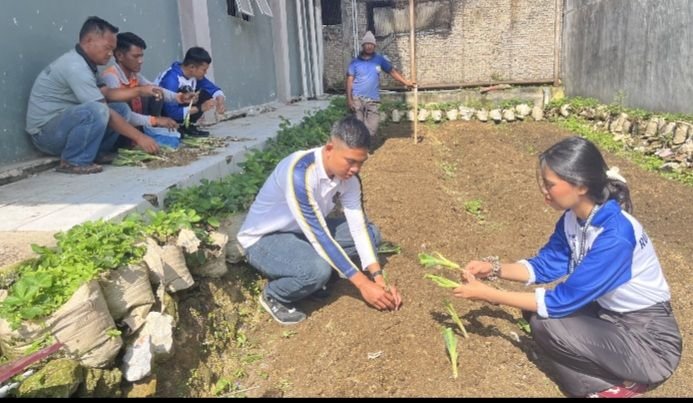 Rutan HumbahasTanam Bawang Pre Bersama Anak Magang