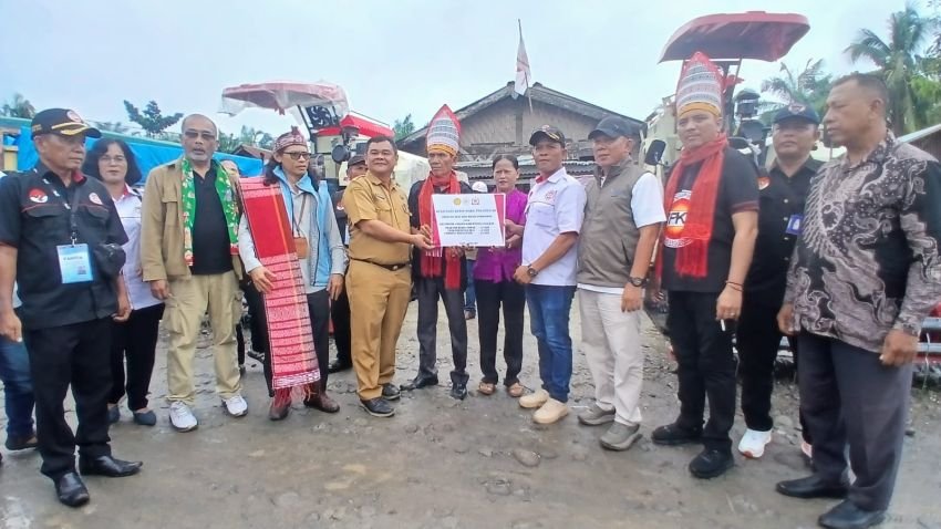 JPKP Dampingi Petani Tanam Pohon Bantaran Sungai Pelawi