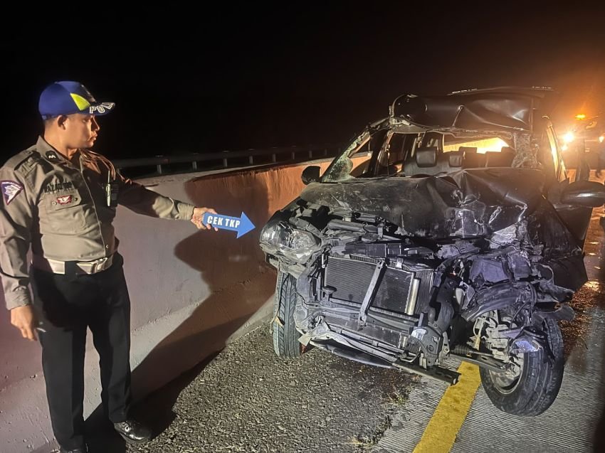 Avanza Tabrak Belakang Tronton, PNS Asal Madina Tewas