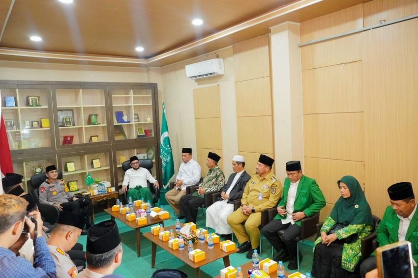 Perkuat Sinergi Dalam Menjaga Kemananan, Bupati Batu Bara Bersama Pengurus Alwashliyah Sumut  Silaturahmi Dengan  Kapolda Sumut