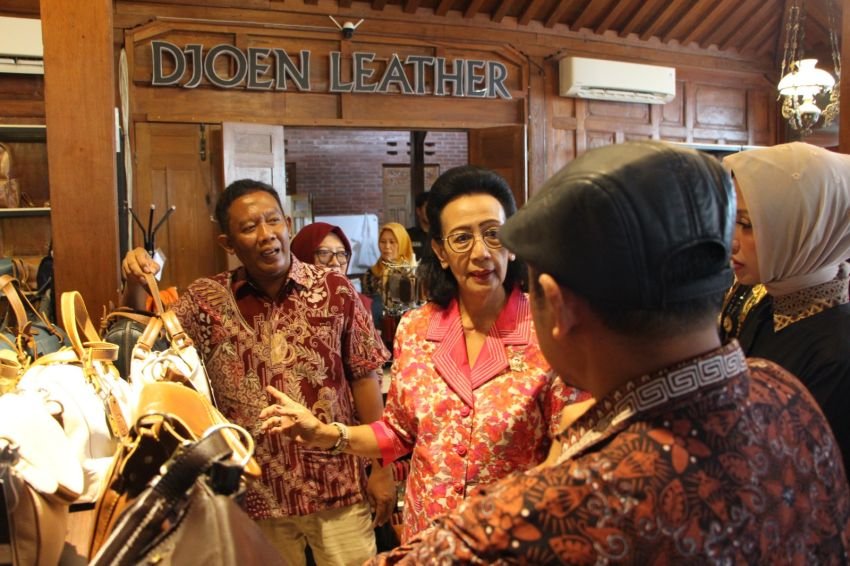 GKR Hemas Minta Perajin Kulit Bantul Perketat Mutu dan Siapkan Generasi Penerus