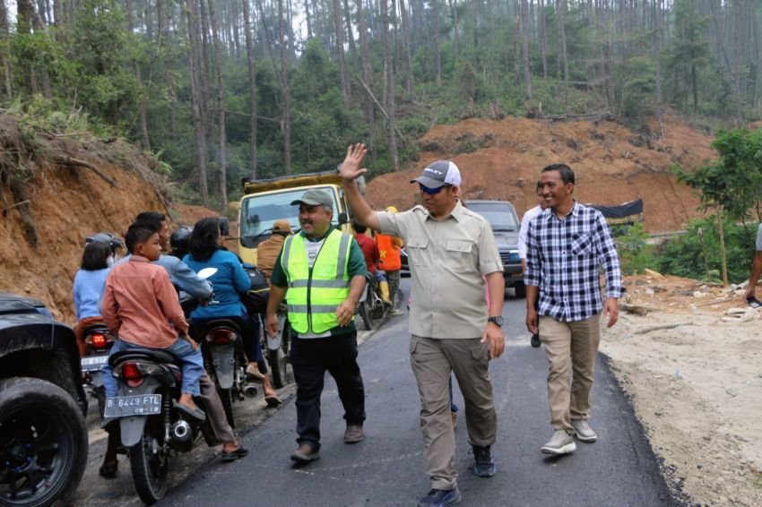 Rekonstruksi Jalan Salib Kasih&ndash;Simanampang Perlancar Mobilitas Pertanian dan Pariwisata