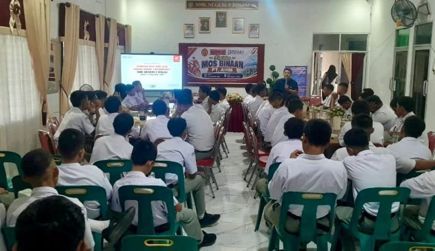 Perluas Wawasan Teknologi Terkini Sepeda Motor, Honda Sambangi SMKN2 Binjai