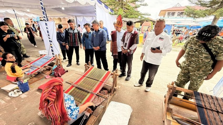 Festival Ulos dan Fashion 2026 Dibuka, Dorong Pertumbuhan  Ekonomi Lokal