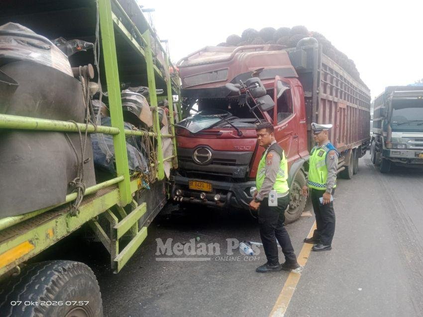 Tabrakan Beruntun Tiga Truk di Jalinsum Asam Jawa, Satu Sopir Kabur Usai Kecelakaan.