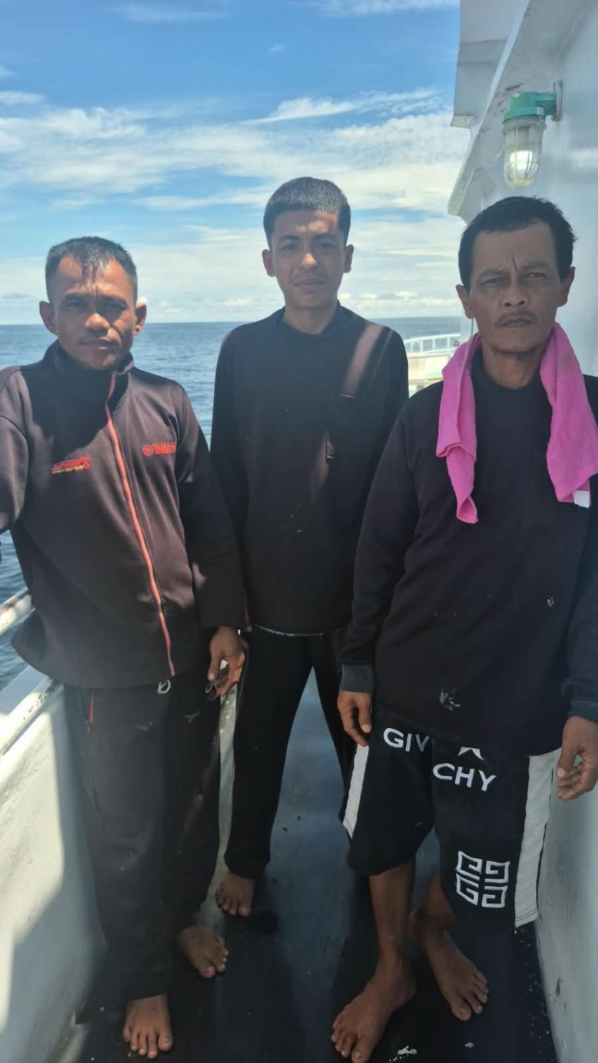 Kodaeral I Evakuasi Tiga Nelayan Korban Tenggelam KM El Rayyan di Selat Malaka