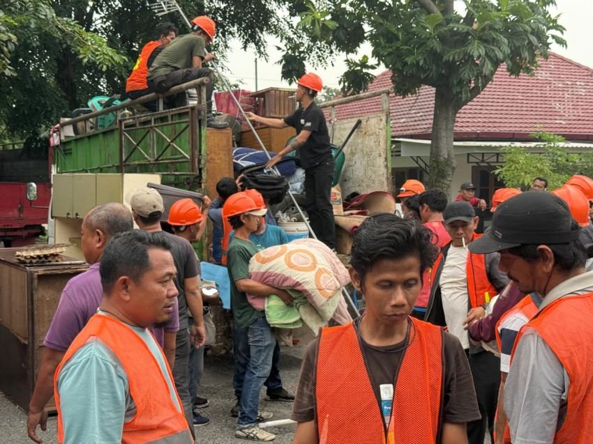 Tiga Kali Diperingatkan Tak Diindahkan, PT KAI Kuasai Kembali Aset di Jalan Kemuning