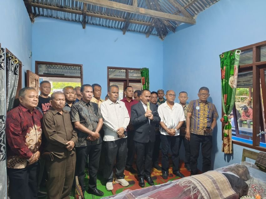 Maruli Siahaan dan Pengurus PPSD Kota Medan Hadiri Pemakaman Almarhum Poltak Siahaan Di Siborong-borong