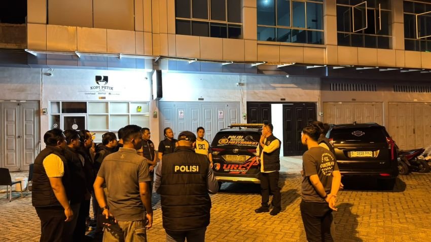 Jatanras Polda Sumut Patroli Rutin Daerah Rawan Kamtibmas, Humanis dan Bagikan Makanan dan Minuman