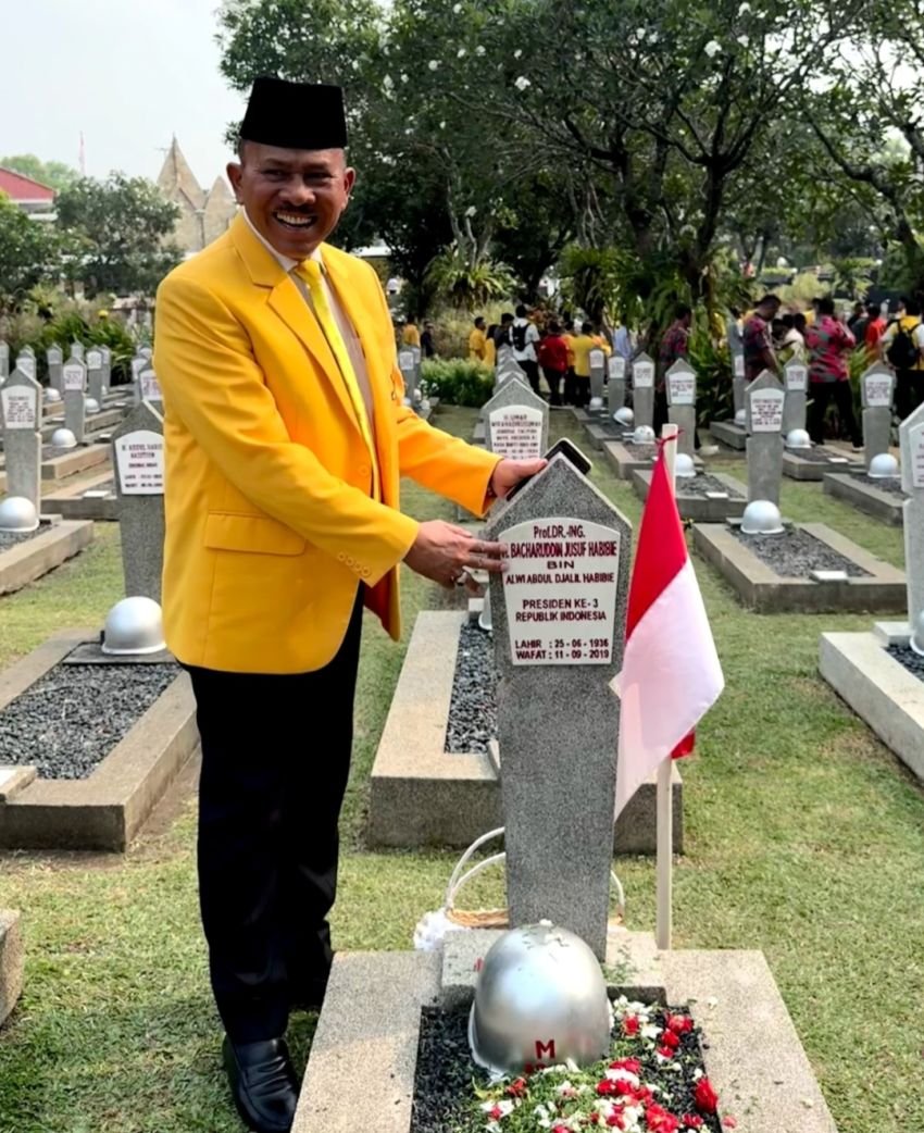 Maruli Siahaan Bersama Bahlil Lahadalia Hadiri Ziarah Peringatan HUT ke-62 Partai Golkar di TMP Kalibata