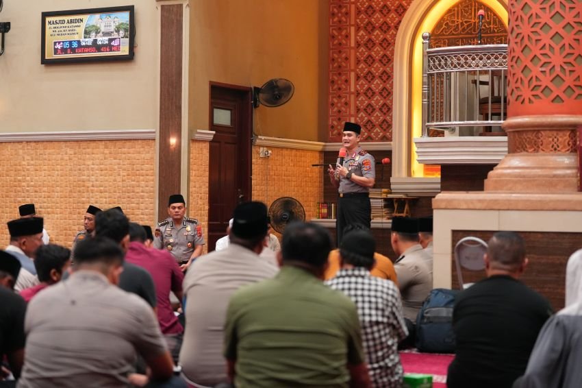 Sholat Subuh Bersama Masyarakat, Kapolda Sumut Ajak Perkuat Persatuan dan Perangi Narkoba