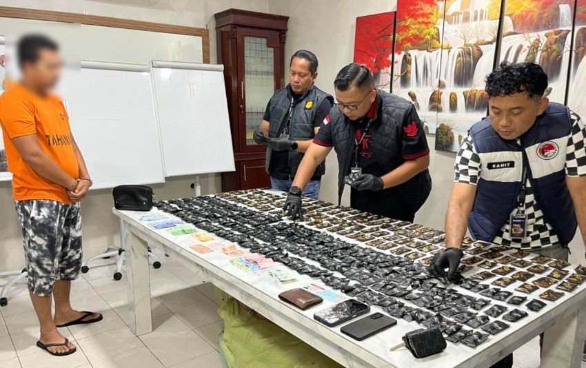 Sempat Dikejar Sejauh 5 Km, Polrestabes Medan Akhirnya Tangkap Kurir Jaringan Malaysia : BB 450 Pcs Pod Getar