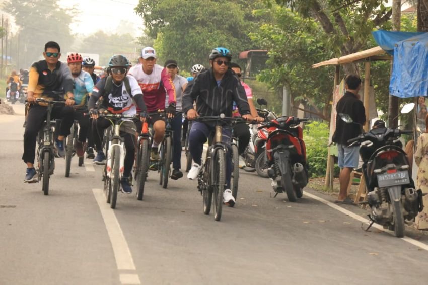 Gowes cara Bupati Sergai Melihat Kondisi Infrastruktur Jalan dan Pertanian