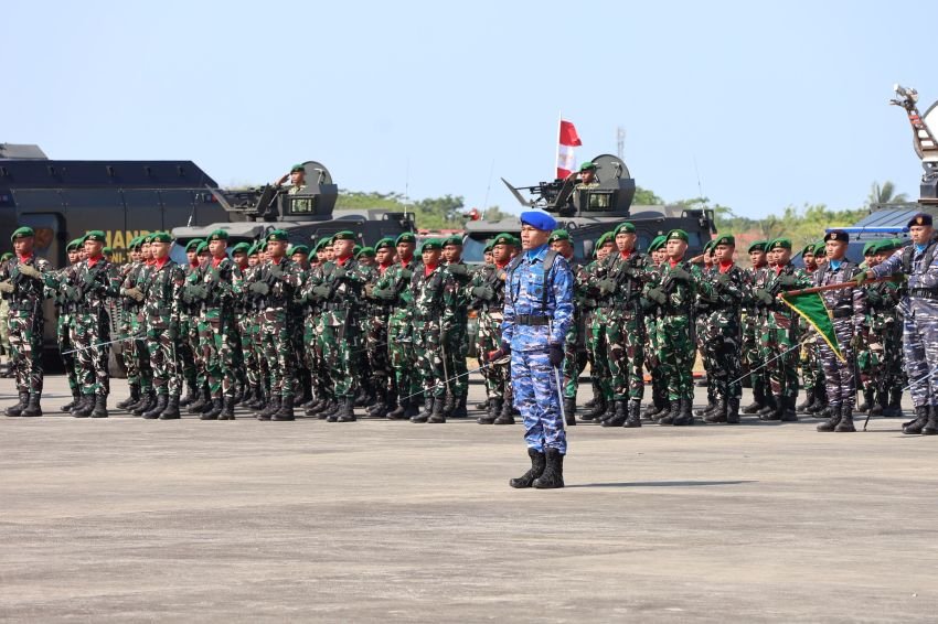 Mayor Pom Deddy Siahaan Pimpin Upacara HUT ke-81 TNI di Merauke
